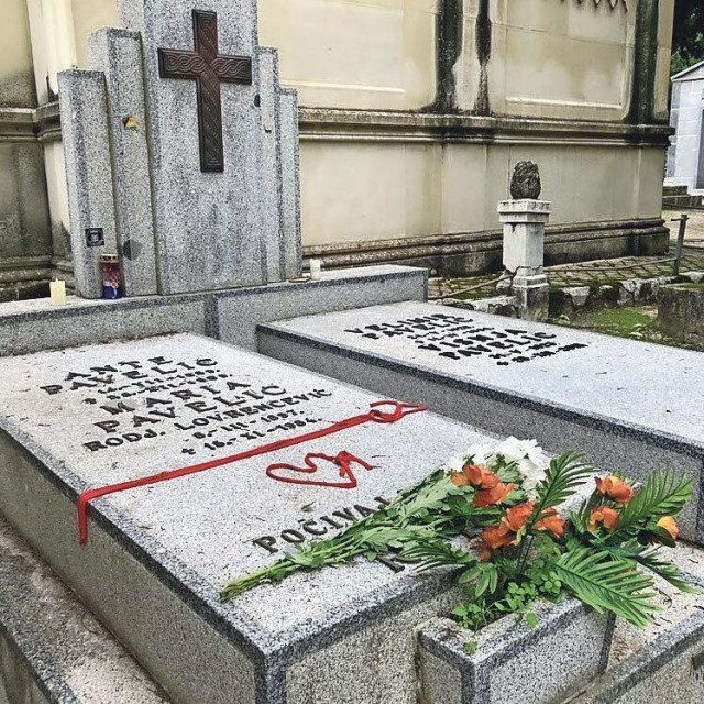 Grob Ante Pavelića nakon posjeta simpatizera