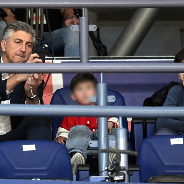 Premijer Andrej Plenkovic s sinovima na utakmic