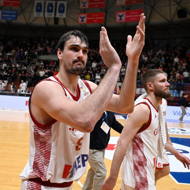 Kapetan Dario Šarić zahvaljuje na podršci krcatoj Draženovoj dvorani