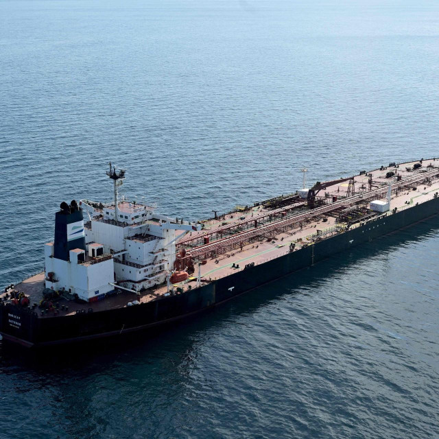 Tanker koji pripada floti iz sjene, ilustracija