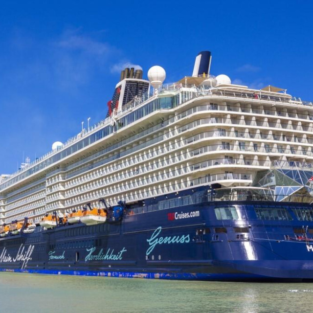 Mein Schiff 4