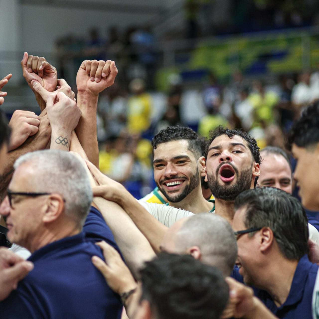 Slavlje Ace Petrovića i Brazilaca nakon uvjerljive pobjede protiv Kolumbije