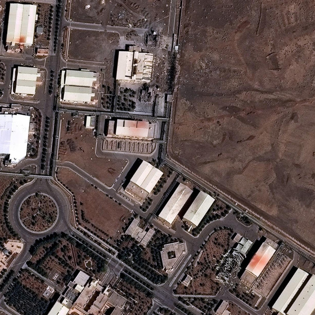 Satelitska snimka štete na nuklearnom kompleksu za obogaćivanje uranija u Natanzu, snimljena 2. ožujka