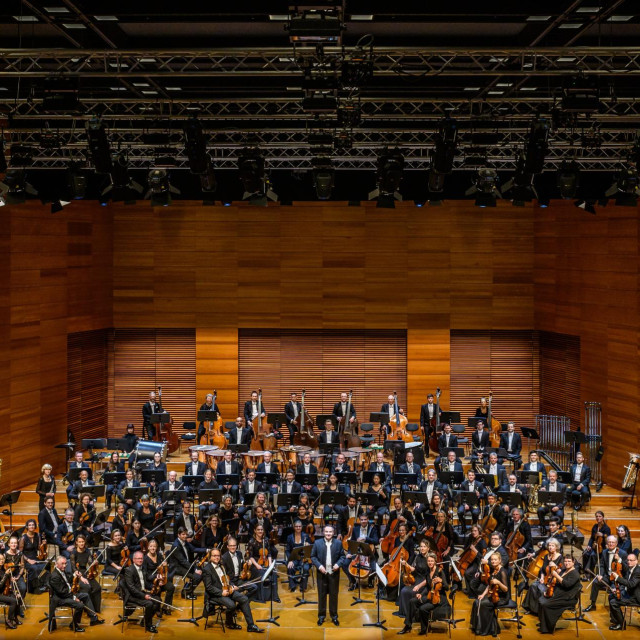 04.08.24, Weimar: Generalprobe für das 1. Sinfoniekonzert der Staatskapelle Weimar mit Chefdirigent Ivan Repušić und Solist Felix Klieser (Horn) in der Weimarhalle.