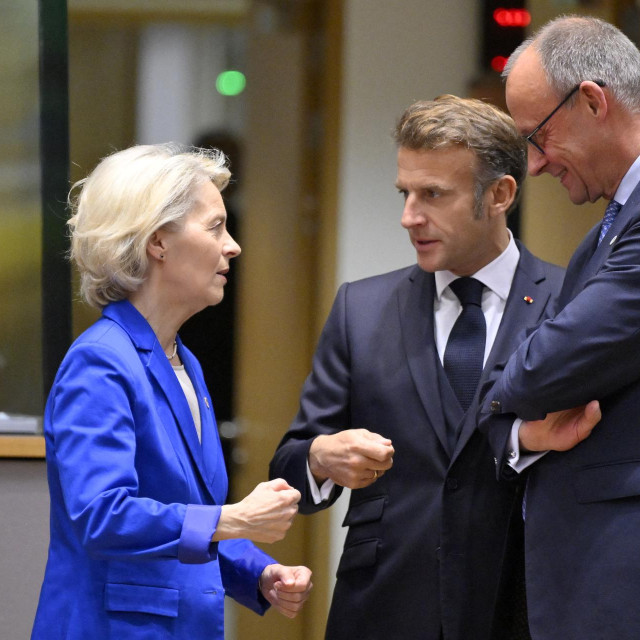 Ursula Von der Leyen, Emmanuel Macron i Friedrich Merz 