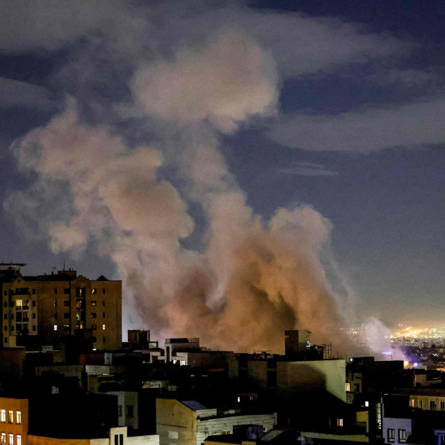 Izraelci i Amerikanci i večeras bombardiraju Teheran