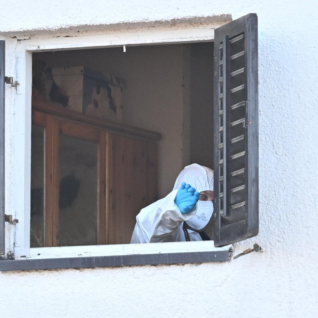 U naselju Filipini u okolici Poreča u obiteljskoj kući pronađena su tri tijela. Policija provodi očevid