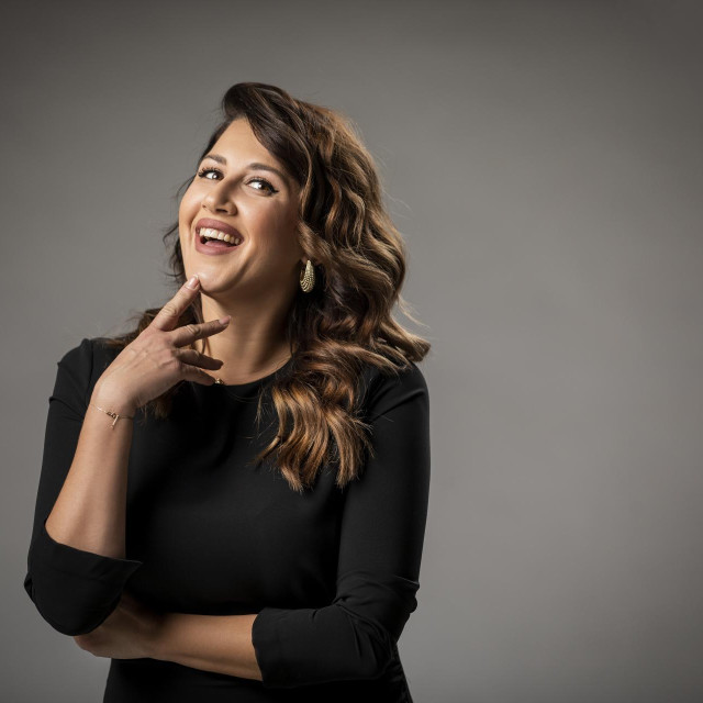 „Ja sam ipak malo veći optimist od svoje sestre pa sam odmah rekla: „Naša majka je zmaj, ako će to itko izgurati onako lagano - ona će”, tvrdi Iva koja uskoro gledamo u showu ‘Tvoje lice zvuči poznato”