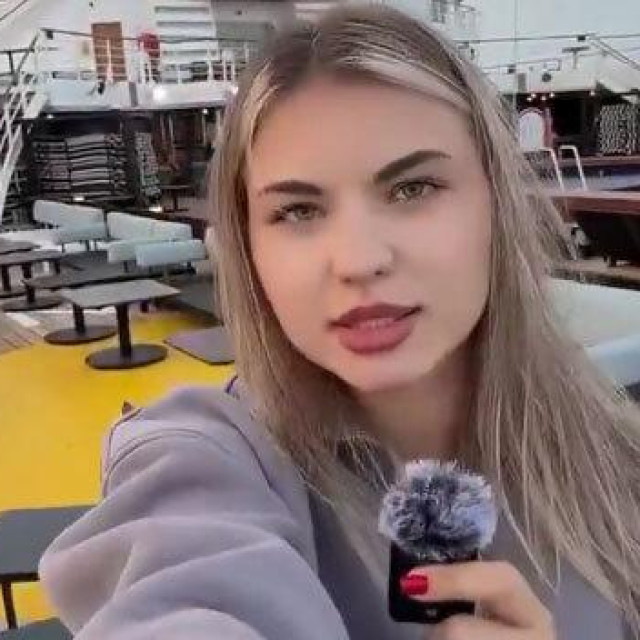 Mlada Ruskinja na kruzeru