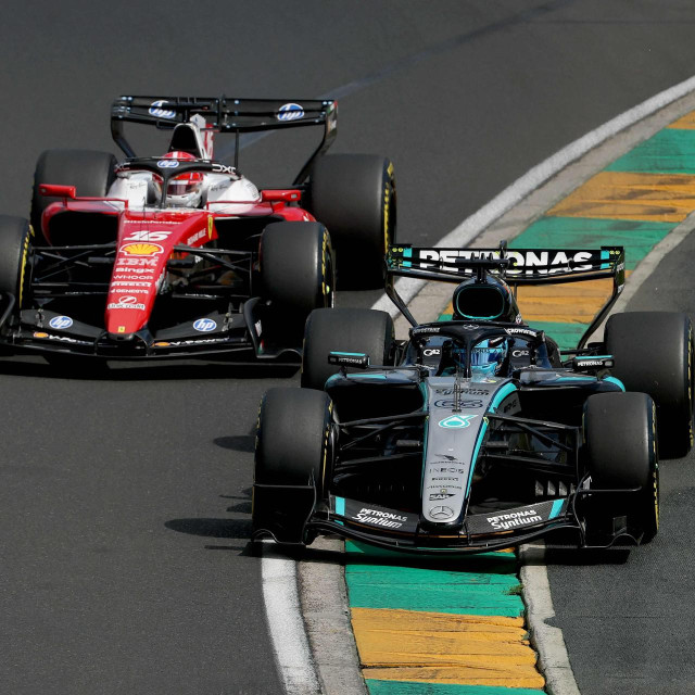 George Russell je vodio veliku borbu s Charlesom Leclercom u uvodnom dijelu utrke