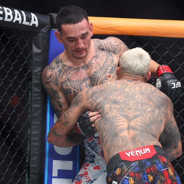 Max Holloway vs. Charles Oliveira