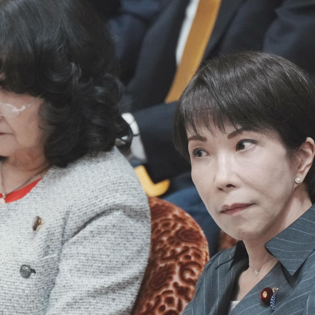 Japanska ministrica financija Satsuki Katayama (lijevo) i premijerka Sanae Takaichi