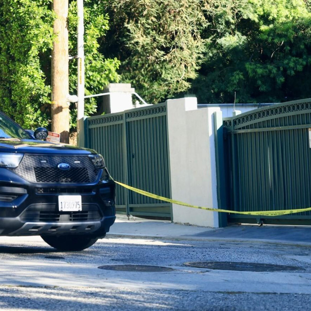 Policija ispred Rihannine kuće