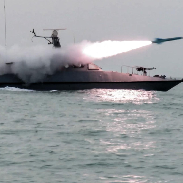 Manevri snaga Iranske revolucionarne garde (IRGC) u Perzijskom zaljevu