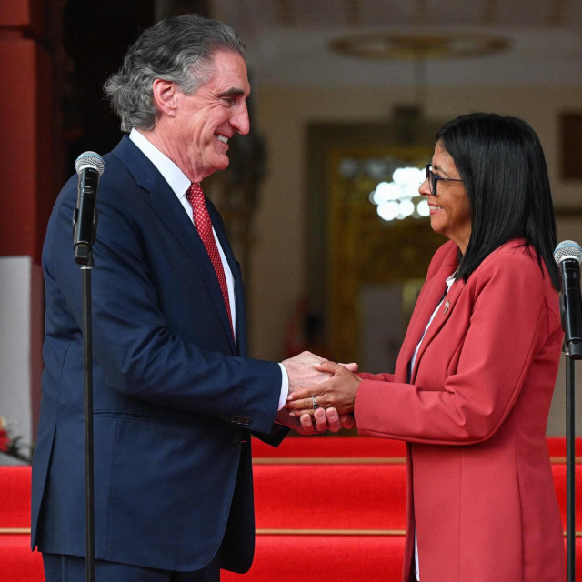 Delcy Rodriguez i Doug Burgum