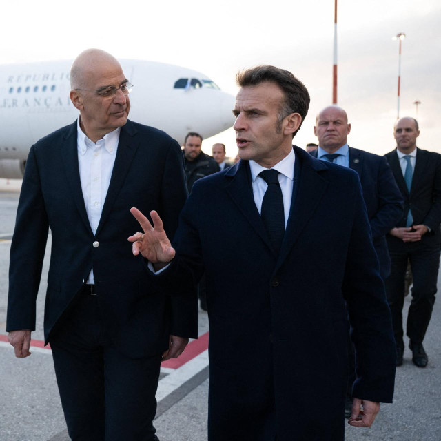 Emmanuel Macron i Nikos Dendias