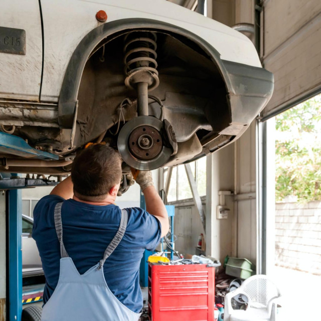Servis automobila, ilustracija
