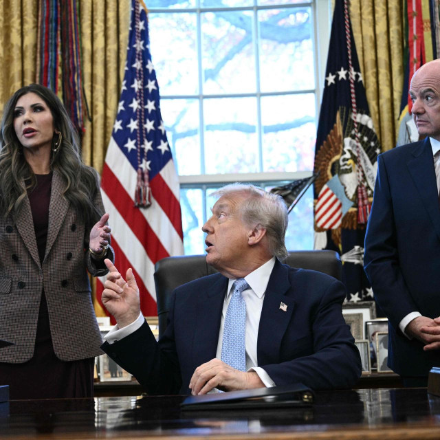 Kristi Noem, Donald Trump i Gianni Infantino