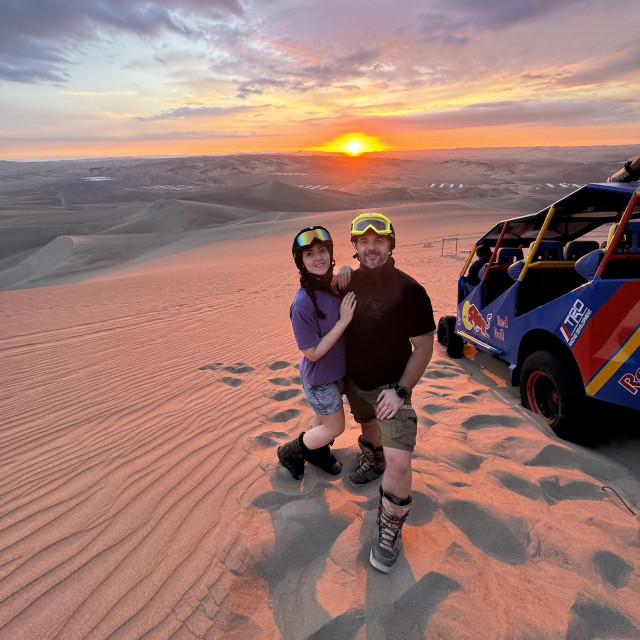 Tena i Boris u peuranskoj pustinji gdje su se spuštali niz 200 metara visoke dine