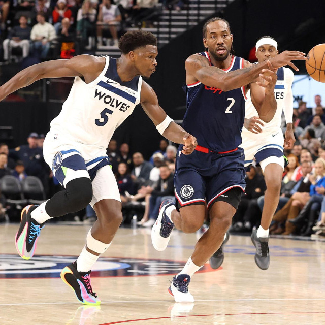 Kawhi Leonard je s 45 poena vodio Clipperse do pobjede protiv Anthonyja Edwardsa i njegove Minnesote