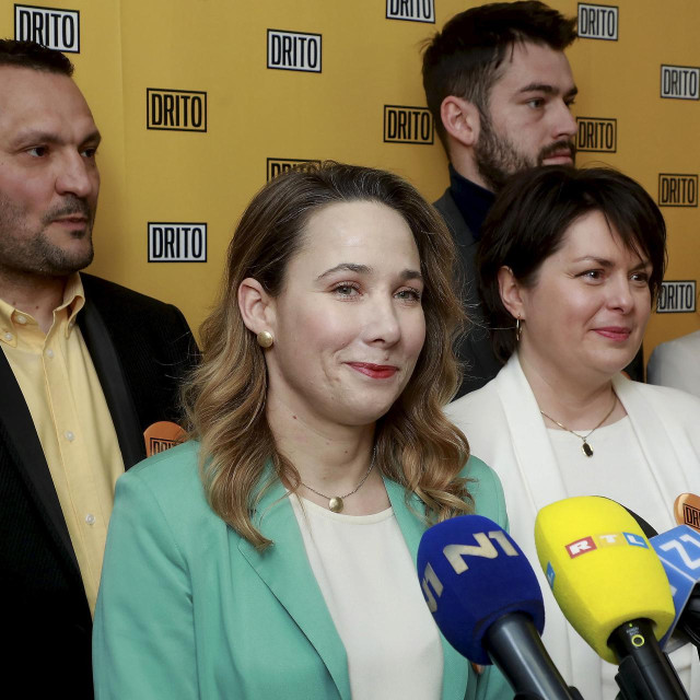 Pero Gruberac (lijevo), Marija Selak Raspudic (druga slijeva)
 