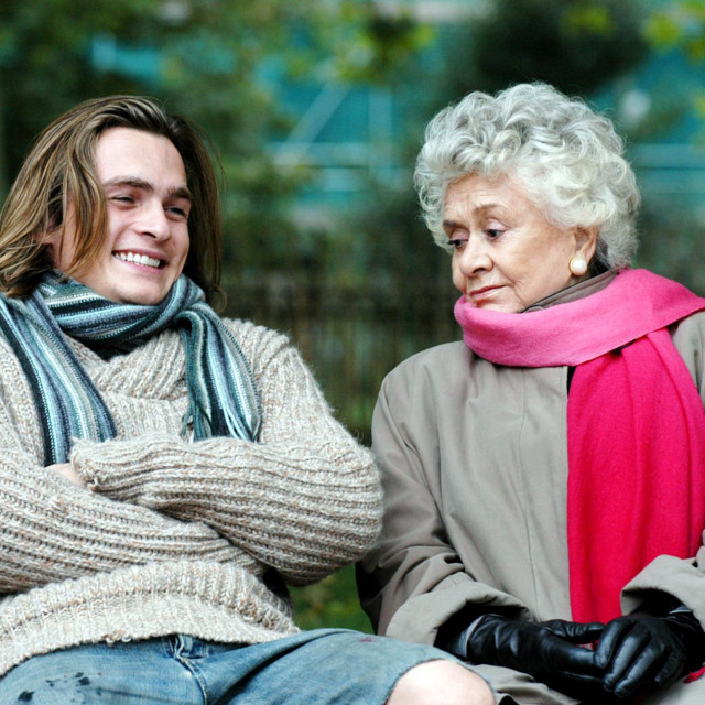 Gospođa Palfrey u hotelu Claremont

Joan Plowright i Rupert Friend