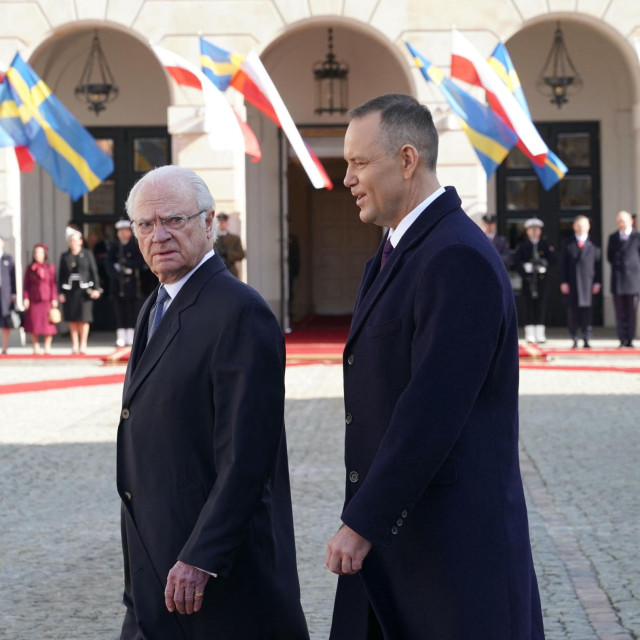 Karol Nawrocki (desno)