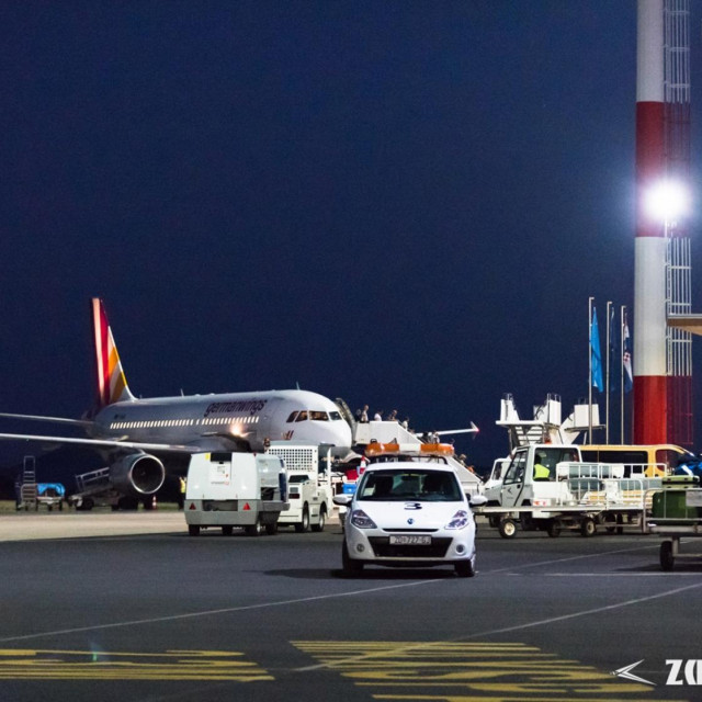 Turisti koji dolaze zrakoplovom često kombiniraju boravak u Zadru s posjetima drugim destinacijama na obali i u unutrašnjosti Hrvatske