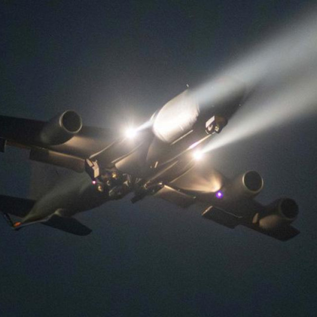 KC-135 Stratotanker u letu