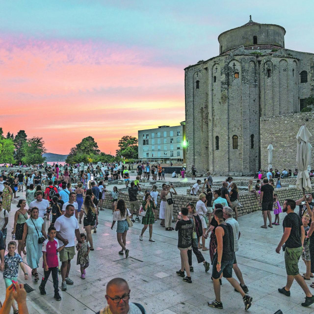 Premium doživljaj, jače veze s Europom i rast vrhunske ponude mijenjaju turističku sliku Zadra.

Na fotografiji: Crkva Sv. Donata