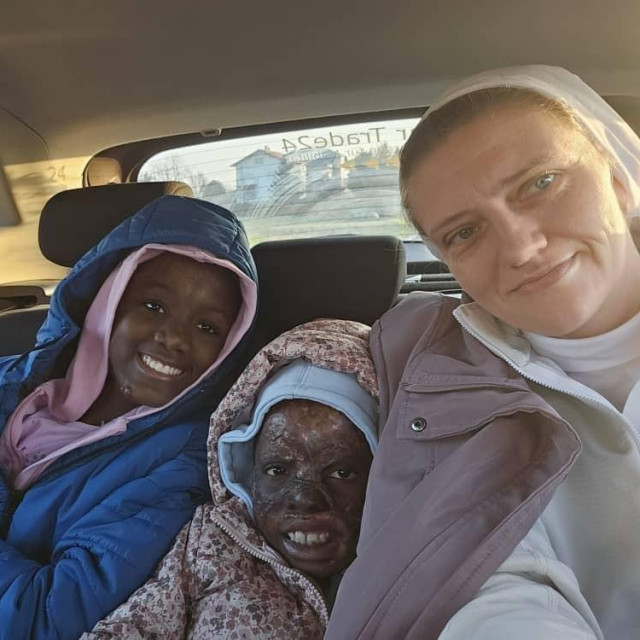 Časna Ivančica Fulir, koja je sa sestrom Doroteom Djundjer djevojčice iz Afrike dovela u Zagreb