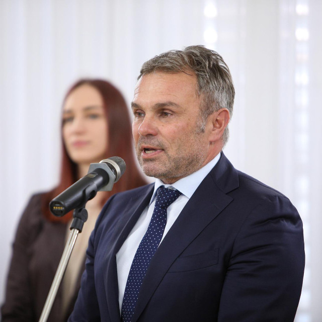 Tko u ovom konkretnom “skijaškom slučaju” ima koristi od skandala i pada Vedrana Pavleka?