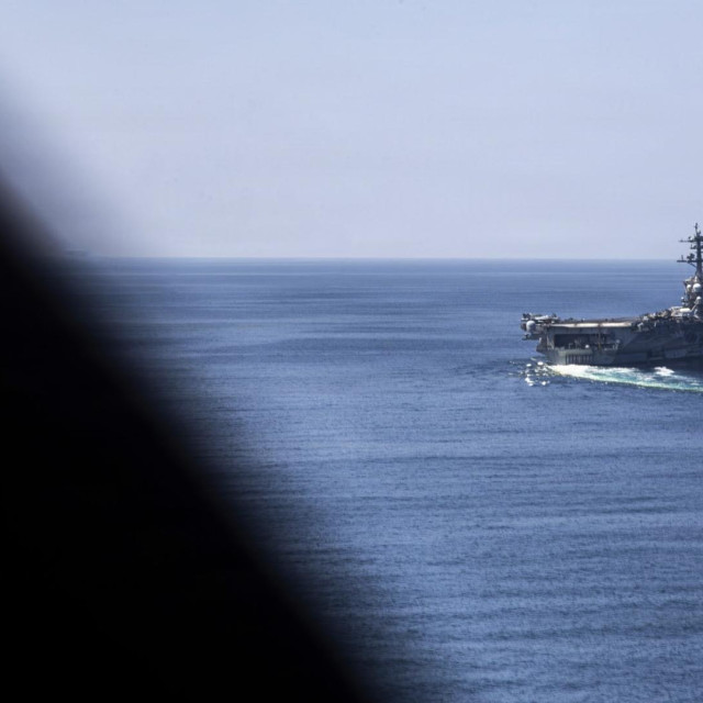 USS Abraham Lincoln, američki nosač aviona ispred zemalja Zaljeva