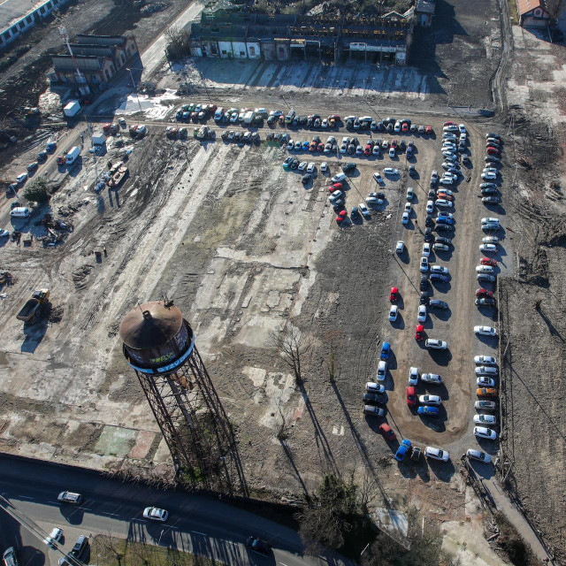 Gradsko parkiralište unutar bivše tvornice Gredelj (arhivska fotografija)