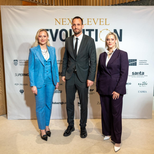 Ivana Bičanić i Zdenka Zrilić s gradonačelnikom Zadra Šimom Erlićem