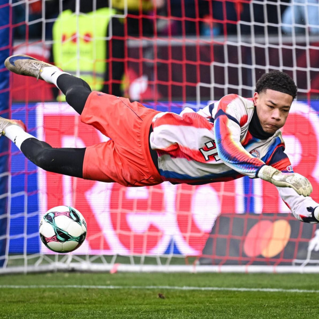 Leonard Prescott čeka dozvolu vlasti kako bi mogao debitirati za Bayern