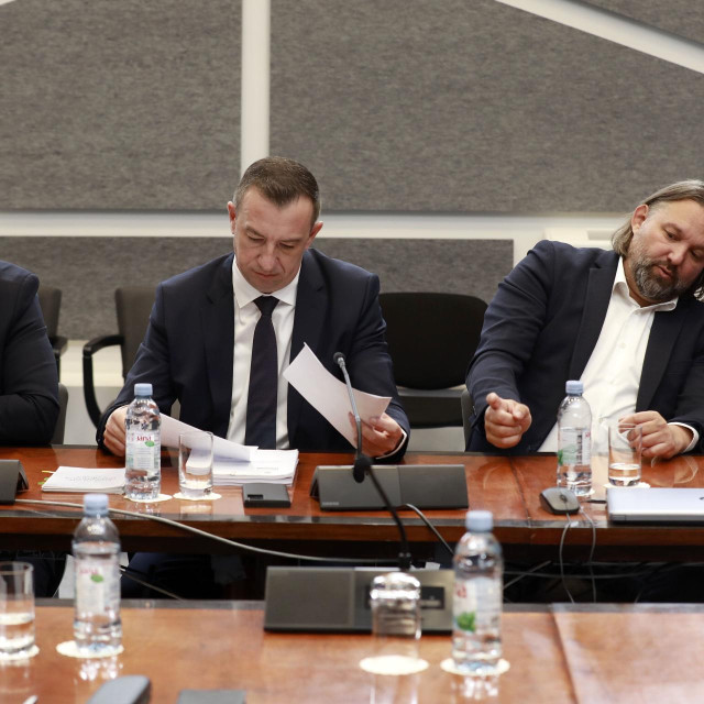 35. sjednica Odbora za pravosuđe

Nikola Grmoja, Nikola Mažar, Tonči Restović i Kristina Ikić Baniček