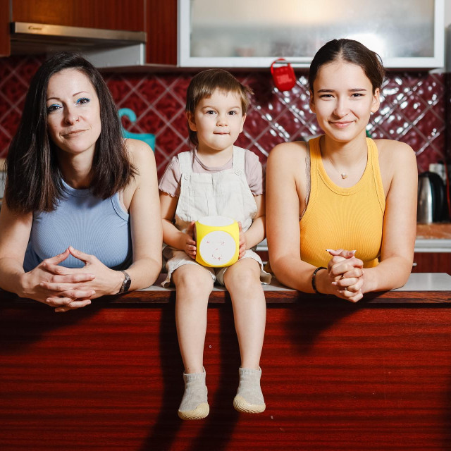 Ana Marija Šir s kćerima Enom i Aleksandrom