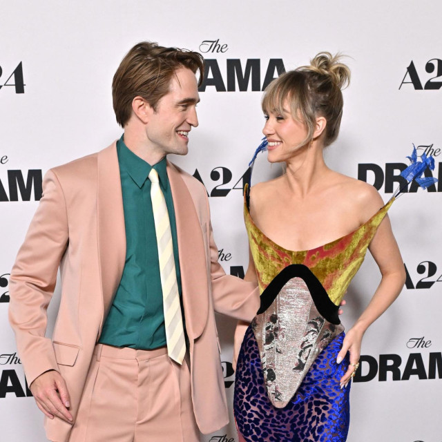 Robert Pattinson i Suki Waterhouse 