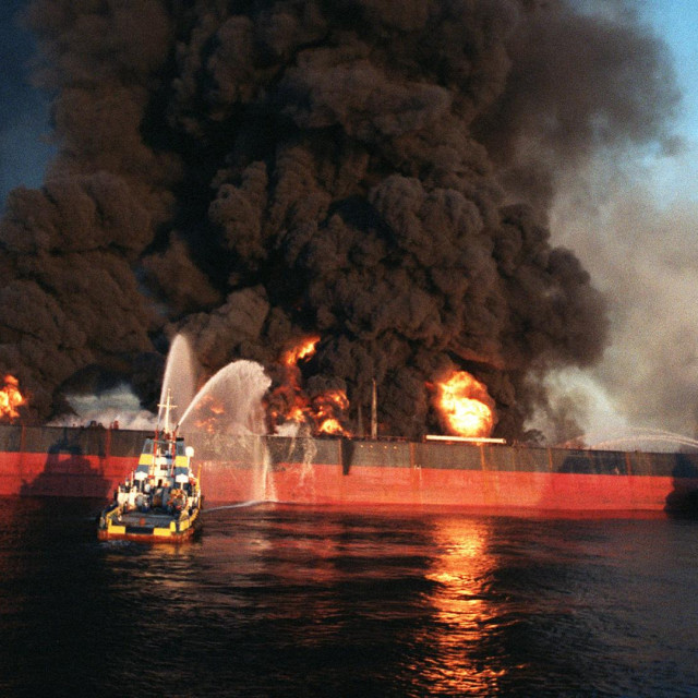 Tanker Norman Atlantic u plamenu nakon iranskog napada 1987. godine