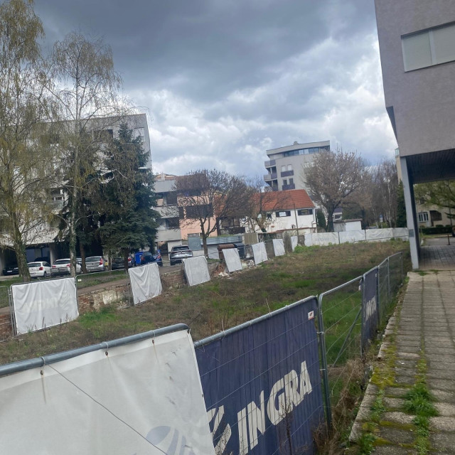 Zemljište projekta na Vrbiku danas je samo ograđena livada ali ovdje se planira nova zgrada