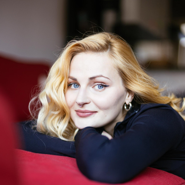 Gloria.
Zagreb, 150326.
Franje Dunsta 20.
Glumica Antonija Julija Blace.