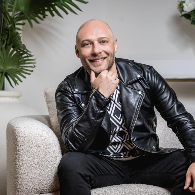 -Gloria- Zagreb, 090425. Pjevac Mario Roth.