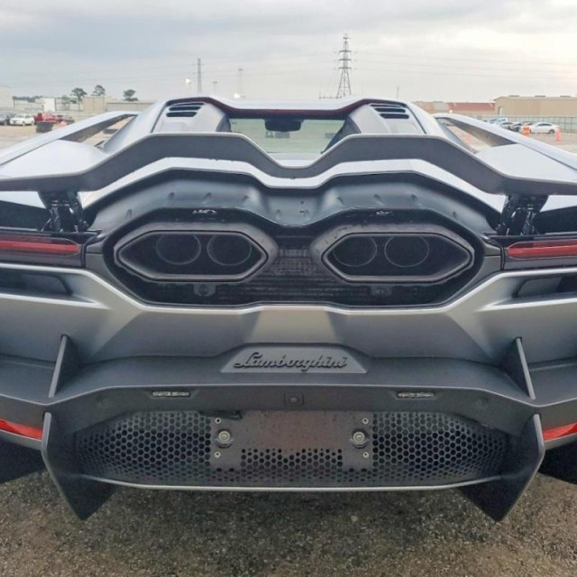 Lamborghini Revuelto