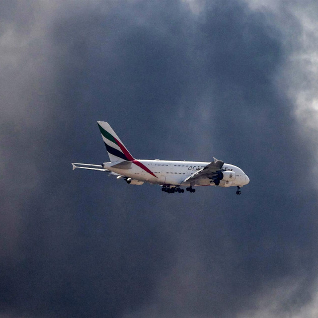 Airbus A380 Emiratesa slijeće u Dubai