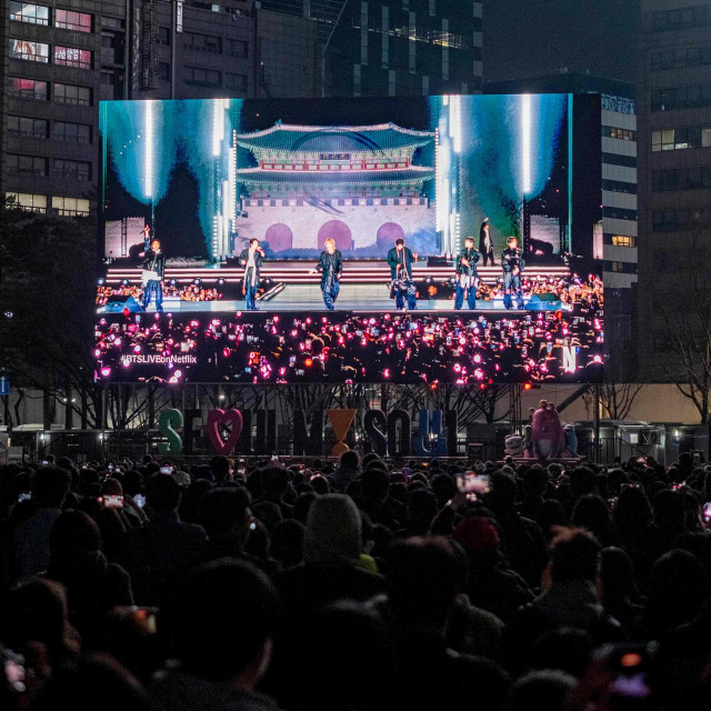 Koncert BTS-a na trgu Gwanghwamun u Seulu