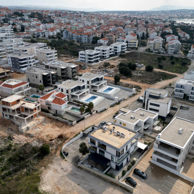 Obveznici plaćanja poreza su samo oni koji posjeduju drugi stan ili kuću, nekretnina im je prazna ili je koriste privremeno, kao vikendicu ili apartman