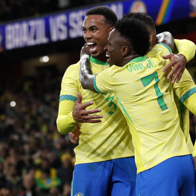 Casemiro, Gabriel Magalhaes i Vinicius Jr u proslavi pogotka