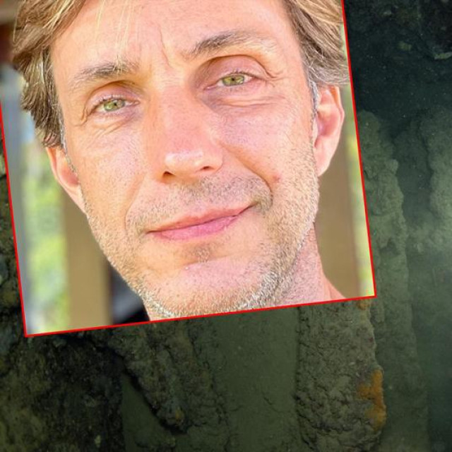 Dan Frolec (u kvadratu)