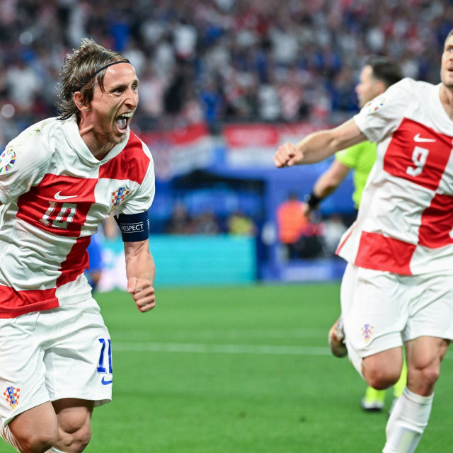 Luka Modrić i Andrej Kramarić slave pogodak
